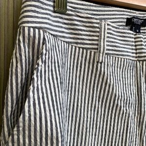 LAST CHANCE! 🎈3/$30 Karen Kane Seersucker Capris